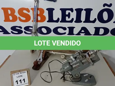 LOTE 111 - 01 PATINETE INFANTIL, 01 PLAINA MANUAL PARA MADEIRA E 01 APARELHO MICROSCÓPICO.  (NO ESTADO) ATENÇÃO! FAZER A VISITAÇÃO ANTES DE ARREMATAR, NÃO SABEMOS SE FUNCIONA. LEILÃO NÃO TEM GARANTIA E NEM DEVOLUÇÃO, SUJEITO A POSSÍVEIS AVARIAS VISÍVEIS/OCULTAS E/OU AUSÊNCIA DE COMPONENTES.