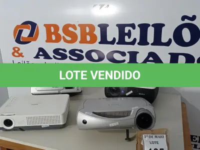 LOTE 105 - 04 PROJETORES MULTIMIDEA COM AVARIAS. (NO ESTADO) ATENÇÃO! FAZER A VISITAÇÃO ANTES DE ARREMATAR, NÃO SABEMOS SE FUNCIONA. LEILÃO NÃO TEM GARANTIA E NEM DEVOLUÇÃO, SUJEITO A POSSÍVEIS AVARIAS VISÍVEIS/OCULTAS E/OU AUSÊNCIA DE COMPONENTES.