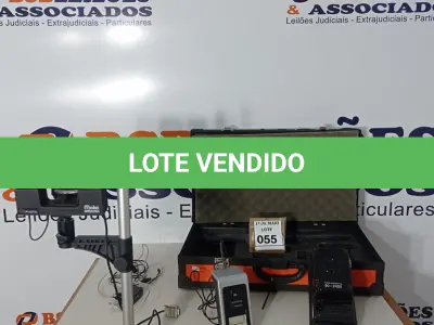 LOTE 055 - 01 CASE COM APARELHOS PARA FOTOGRAFIA. (NO ESTADO) ATENÇÃO! FAZER A VISITAÇÃO ANTES DE ARREMATAR, NÃO SABEMOS SE FUNCIONA. LEILÃO NÃO TEM GARANTIA E NEM DEVOLUÇÃO, SUJEITO A POSSÍVEIS AVARIAS VISÍVEIS/OCULTAS E/OU AUSÊNCIA DE COMPONENTES.