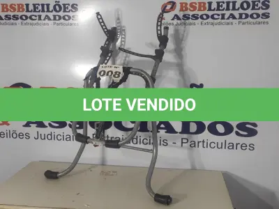 LOTE 008 - 01 - SUPORTE BICICLETA PARA CARRO (NO ESTADO, NÃO SABEMOS SE FUNCIONA. LEILÃO NÃO TEM GARANTIA E NEM DEVOLUÇÃO, SUJEITO A POSSÍVEIS AVARIAS VISÍVEIS/OCULTAS E/OU AUSÊNCIA DE COMPONENTES)
