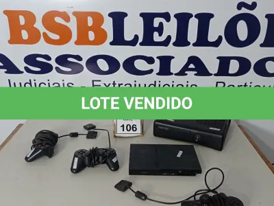 LOTE 106 - 01 CONSOLE XBOX 360, 01 CONSOLE DE PLAYSTATION 2 COM 02 CONTROLES. (NO ESTADO) ATENÇÃO! FAZER A VISITAÇÃO ANTES DE ARREMATAR, NÃO SABEMOS SE FUNCIONA. LEILÃO NÃO TEM GARANTIA E NEM DEVOLUÇÃO, SUJEITO A POSSÍVEIS AVARIAS VISÍVEIS/OCULTAS E/OU AUSÊNCIA DE COMPONENTES.