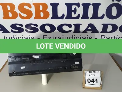 LOTE 041 - 01 RECEIVER TX-SR606 MARCA ONKYO 110V. (NO ESTADO) ATENÇÃO! FAZER A VISITAÇÃO ANTES DE ARREMATAR, NÃO SABEMOS SE FUNCIONA. LEILÃO NÃO TEM GARANTIA E NEM DEVOLUÇÃO, SUJEITO A POSSÍVEIS AVARIAS VISÍVEIS/OCULTAS E/OU AUSÊNCIA DE COMPONENTES.