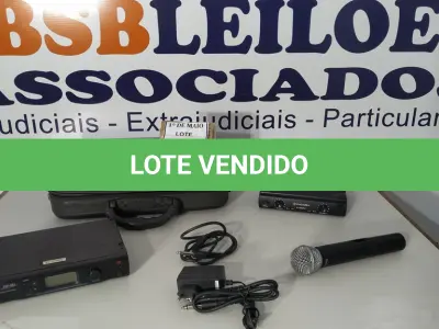 LOTE 023 - 01 MICROFONE COM 02 RECEPTORES, SENDO 01 VHF E 01 UHF. (NO ESTADO) ATENÇÃO! FAZER A VISITAÇÃO ANTES DE ARREMATAR, NÃO SABEMOS SE FUNCIONA. LEILÃO NÃO TEM GARANTIA E NEM DEVOLUÇÃO, SUJEITO A POSSÍVEIS AVARIAS VISÍVEIS/OCULTAS E/OU AUSÊNCIA DE COMPONENTES.