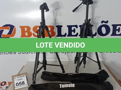 LOTE 058 - 02 TRIPÉS PARA CÂMERAS MARCA TOMATE. (NO ESTADO) ATENÇÃO! FAZER A VISITAÇÃO ANTES DE ARREMATAR, NÃO SABEMOS SE FUNCIONA. LEILÃO NÃO TEM GARANTIA E NEM DEVOLUÇÃO, SUJEITO A POSSÍVEIS AVARIAS VISÍVEIS/OCULTAS E/OU AUSÊNCIA DE COMPONENTES.