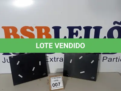 LOTE 007 - 02 NOTEBOOKS MARCA IBM SEM CARREGADOR COM AVARIAS. (NO ESTADO) ATENÇÃO! FAZER A VISITAÇÃO ANTES DE ARREMATAR, NÃO SABEMOS SE FUNCIONA. LEILÃO NÃO TEM GARANTIA E NEM DEVOLUÇÃO, SUJEITO A POSSÍVEIS AVARIAS VISÍVEIS/OCULTAS E/OU AUSÊNCIA DE COMPONENTES.