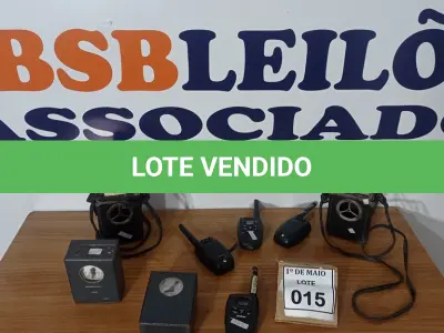 LOTE 015 - 04 RÁDIOS COMUNICADORES MARCA INTELBRAS E 02 RELÓGIOS DE PONTO ANTIGO. (NO ESTADO) ATENÇÃO! FAZER A VISITAÇÃO ANTES DE ARREMATAR, NÃO SABEMOS SE FUNCIONA. LEILÃO NÃO TEM GARANTIA E NEM DEVOLUÇÃO, SUJEITO A POSSÍVEIS AVARIAS VISÍVEIS/OCULTAS E/OU AUSÊNCIA DE COMPONENTES.