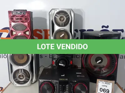 LOTE 069 - 01 APARELHO DE SOM MARCA LG E 05 CAIXAS DE SOM AVULSAS MARCAS E MODELOS DIVERSOS. (NO ESTADO) ATENÇÃO! FAZER A VISITAÇÃO ANTES DE ARREMATAR, NÃO SABEMOS SE FUNCIONA. LEILÃO NÃO TEM GARANTIA E NEM DEVOLUÇÃO, SUJEITO A POSSÍVEIS AVARIAS VISÍVEIS/OCULTAS E/OU AUSÊNCIA DE COMPONENTES.