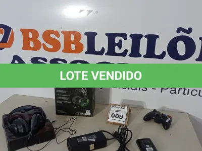 LOTE 009 - 01 FONE DE OUVIDO, 01 FONTE, 01 CONTROLE XBOX 360 E 01 HD BOX COM JOGOS. (NO ESTADO) ATENÇÃO! FAZER A VISITAÇÃO ANTES DE ARREMATAR, NÃO SABEMOS SE FUNCIONA. LEILÃO NÃO TEM GARANTIA E NEM DEVOLUÇÃO, SUJEITO A POSSÍVEIS AVARIAS VISÍVEIS/OCULTAS E/OU AUSÊNCIA DE COMPONENTES.