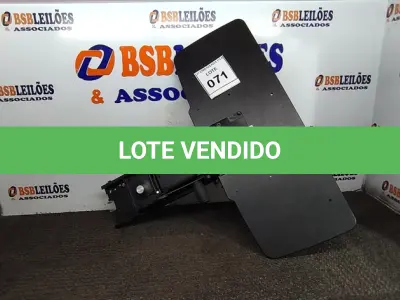 LOTE 071 - 01 SUPORTE PARA TECLADO. (NO ESTADO EM QUE SE ENCONTRA. SUJEITO A AVARIAS OCULTAS/VISÍVEIS.)
