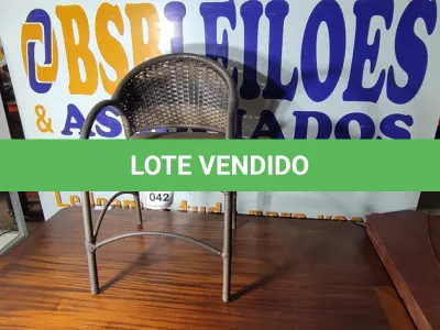 LOTE 042 - 01 CADEIRA JARDIM. (NO ESTADO EM QUE SE ENCONTRA. SUJEITO A AVARIAS OCULTAS/VISÍVEIS.) AV9405E