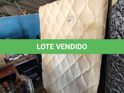 LOTE 077 - 01 MATTRESS QUEEN E 01 BOX QUEEN (BOX CASAL). (NO ESTADO EM QUE SE ENCONTRA. SUJEITO A AVARIAS OCULTAS/VISÍVEIS.) AU1886F/ AV9939C