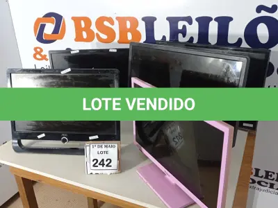 LOTE 242 - 05 MONITORES LCD MARCAS E MODELOS DIVERSOS. (NO ESTADO) ATENÇÃO! FAZER A VISITAÇÃO ANTES DE ARREMATAR, NÃO SABEMOS SE FUNCIONA. LEILÃO NÃO TEM GARANTIA E NEM DEVOLUÇÃO, SUJEITO A POSSÍVEIS AVARIAS VISÍVEIS/OCULTAS E/OU AUSÊNCIA DE COMPONENTES.