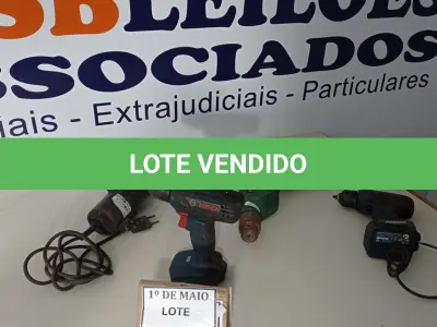 LOTE 258 - 01 ESMERILHADEIRA, 02 PARAFUSADEIRAS E 01 FURADEIRA. (NO ESTADO) ATENÇÃO! FAZER A VISITAÇÃO ANTES DE ARREMATAR, NÃO SABEMOS SE FUNCIONA. LEILÃO NÃO TEM GARANTIA E NEM DEVOLUÇÃO, SUJEITO A POSSÍVEIS AVARIAS VISÍVEIS/OCULTAS E/OU AUSÊNCIA DE COMPONENTES.