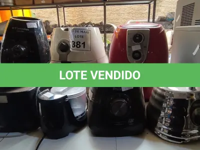 LOTE 381 - 05 BASES DE LIQUIDIFICADORES, 02 AIR FRYER E 01 PROCESSADOR COM AVARIAS. (NO ESTADO) ATENÇÃO! FAZER A VISITAÇÃO ANTES DE ARREMATAR, NÃO SABEMOS SE FUNCIONA. LEILÃO NÃO TEM GARANTIA E NEM DEVOLUÇÃO, SUJEITO A POSSÍVEIS AVARIAS VISÍVEIS/OCULTAS E/OU AUSÊNCIA DE COMPONENTES.