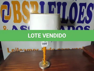 LOTE 066 - 01 ABAJUR (LAMP). (NO ESTADO EM QUE SE ENCONTRA. SUJEITO A AVARIAS OCULTAS/VISÍVEIS.) AU2249Y