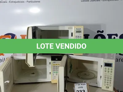 LOTE 233 - 03 MICRO-ONDAS SENDO 01 COM PRATO. (NO ESTADO) ATENÇÃO! FAZER A VISITAÇÃO ANTES DE ARREMATAR, NÃO SABEMOS SE FUNCIONA. LEILÃO NÃO TEM GARANTIA E NEM DEVOLUÇÃO, SUJEITO A POSSÍVEIS AVARIAS VISÍVEIS/OCULTAS E/OU AUSÊNCIA DE COMPONENTES.