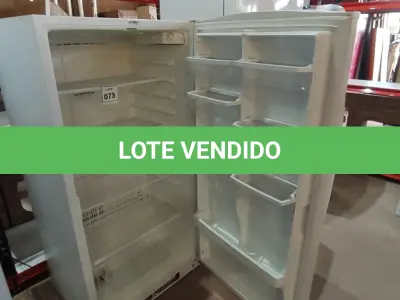 LOTE 073 - 01 REFRIGERATOR FREZER VERTICAL 110V. (NO ESTADO EM QUE SE ENCONTRA. SUJEITO A AVARIAS OCULTAS/VISÍVEIS.) AV9918K