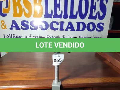 LOTE 055 - 01 SUPORTE DE MONITOR PRATA. (NO ESTADO EM QUE SE ENCONTRA. SUJEITO A AVARIAS OCULTAS/VISÍVEIS.)