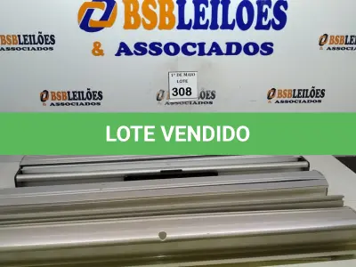 LOTE 308 - 04 PAINÉIS DE PROPAGANDA EM ALUMÍNIO. (NO ESTADO) ATENÇÃO! FAZER A VISITAÇÃO ANTES DE ARREMATAR, NÃO SABEMOS SE FUNCIONA. LEILÃO NÃO TEM GARANTIA E NEM DEVOLUÇÃO, SUJEITO A POSSÍVEIS AVARIAS VISÍVEIS/OCULTAS E/OU AUSÊNCIA DE COMPONENTES.