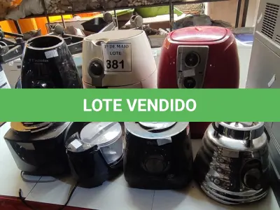LOTE 381 - 05 BASES DE LIQUIDIFICADORES, 02 AIR FRYER E 01 PROCESSADOR COM AVARIAS. (NO ESTADO) ATENÇÃO! FAZER A VISITAÇÃO ANTES DE ARREMATAR, NÃO SABEMOS SE FUNCIONA. LEILÃO NÃO TEM GARANTIA E NEM DEVOLUÇÃO, SUJEITO A POSSÍVEIS AVARIAS VISÍVEIS/OCULTAS E/OU AUSÊNCIA DE COMPONENTES.