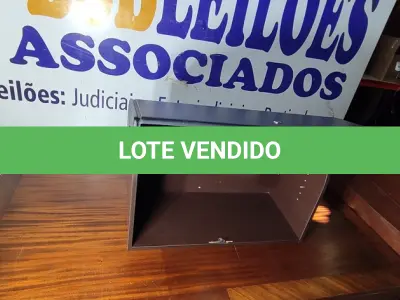 LOTE 040 - 01 ARMÁRIO SUSPENSO. (NO ESTADO EM QUE SE ENCONTRA. SUJEITO A AVARIAS OCULTAS/VISÍVEIS.)