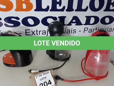LOTE 204 - 03 CAFETEIRAS INCOMPLETAS. (NO ESTADO) ATENÇÃO! FAZER A VISITAÇÃO ANTES DE ARREMATAR, NÃO SABEMOS SE FUNCIONA. LEILÃO NÃO TEM GARANTIA E NEM DEVOLUÇÃO, SUJEITO A POSSÍVEIS AVARIAS VISÍVEIS/OCULTAS E/OU AUSÊNCIA DE COMPONENTES.