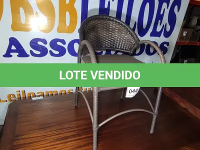 LOTE 044 - 01 CADEIRA JARDIM.  (NO ESTADO EM QUE SE ENCONTRA. SUJEITO A AVARIAS OCULTAS/VISÍVEIS.) AV9938C