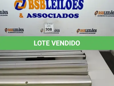 LOTE 308 - 04 PAINÉIS DE PROPAGANDA EM ALUMÍNIO. (NO ESTADO) ATENÇÃO! FAZER A VISITAÇÃO ANTES DE ARREMATAR, NÃO SABEMOS SE FUNCIONA. LEILÃO NÃO TEM GARANTIA E NEM DEVOLUÇÃO, SUJEITO A POSSÍVEIS AVARIAS VISÍVEIS/OCULTAS E/OU AUSÊNCIA DE COMPONENTES.