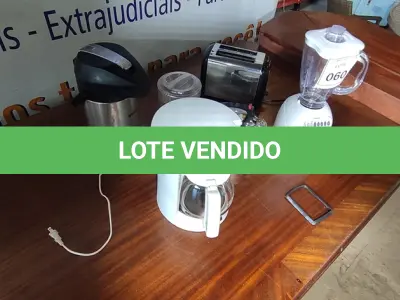 LOTE 060 - 01 LOTE COM LIQUIDIFICADOR, TORRADEIRA, CHALEIRA E CAFETEIRA. (NO ESTADO EM QUE SE ENCONTRA. SUJEITO A AVARIAS OCULTAS/VISÍVEIS.)  