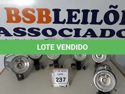 LOTE 237 - 06 DIGIFLASH PROFISSIONAL.  (NO ESTADO) ATENÇÃO! FAZER A VISITAÇÃO ANTES DE ARREMATAR, NÃO SABEMOS SE FUNCIONA. LEILÃO NÃO TEM GARANTIA E NEM DEVOLUÇÃO, SUJEITO A POSSÍVEIS AVARIAS VISÍVEIS/OCULTAS E/OU AUSÊNCIA DE COMPONENTES.