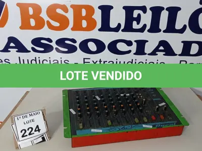 LOTE 224 - 01 MESA DE SOM MARCA ONEAL. (NO ESTADO) ATENÇÃO! FAZER A VISITAÇÃO ANTES DE ARREMATAR, NÃO SABEMOS SE FUNCIONA. LEILÃO NÃO TEM GARANTIA E NEM DEVOLUÇÃO, SUJEITO A POSSÍVEIS AVARIAS VISÍVEIS/OCULTAS E/OU AUSÊNCIA DE COMPONENTES.