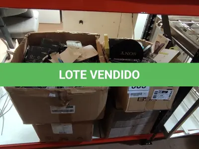 LOTE 385 - 01 LOTE C/ DIVERSAS CAPAS PARA CELULARES E CDS VARIADOS. (NO ESTADO) ATENÇÃO! FAZER A VISITAÇÃO ANTES DE ARREMATAR, NÃO SABEMOS SE FUNCIONA. LEILÃO NÃO TEM GARANTIA E NEM DEVOLUÇÃO, SUJEITO A POSSÍVEIS AVARIAS VISÍVEIS/OCULTAS E/OU AUSÊNCIA DE COMPONENTES.