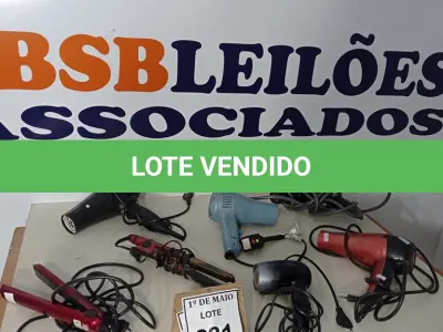 LOTE 231 - 05 SECADORES DE CABELO E 02 CHAPINHAS. (NO ESTADO) ATENÇÃO! FAZER A VISITAÇÃO ANTES DE ARREMATAR, NÃO SABEMOS SE FUNCIONA. LEILÃO NÃO TEM GARANTIA E NEM DEVOLUÇÃO, SUJEITO A POSSÍVEIS AVARIAS VISÍVEIS/OCULTAS E/OU AUSÊNCIA DE COMPONENTES.