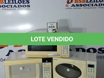 LOTE 233 - 03 MICRO-ONDAS SENDO 01 COM PRATO. (NO ESTADO) ATENÇÃO! FAZER A VISITAÇÃO ANTES DE ARREMATAR, NÃO SABEMOS SE FUNCIONA. LEILÃO NÃO TEM GARANTIA E NEM DEVOLUÇÃO, SUJEITO A POSSÍVEIS AVARIAS VISÍVEIS/OCULTAS E/OU AUSÊNCIA DE COMPONENTES.