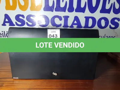 LOTE 043 - 01 ARMÁRIO SUSPENSO. (NO ESTADO EM QUE SE ENCONTRA. SUJEITO A AVARIAS OCULTAS/VISÍVEIS.)