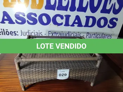LOTE 029 - 01 MESA JARDIM.  (NO ESTADO EM QUE SE ENCONTRA. SUJEITO A AVARIAS OCULTAS/VISÍVEIS.) BF8719A
