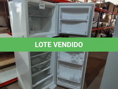 LOTE 050 - 01 GELADEIRA BRASTEMP 220V. (NO ESTADO EM QUE SE ENCONTRA. SUJEITO A AVARIAS OCULTAS/VISÍVEIS.) AV9830D