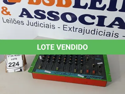 LOTE 224 - 01 MESA DE SOM MARCA ONEAL. (NO ESTADO) ATENÇÃO! FAZER A VISITAÇÃO ANTES DE ARREMATAR, NÃO SABEMOS SE FUNCIONA. LEILÃO NÃO TEM GARANTIA E NEM DEVOLUÇÃO, SUJEITO A POSSÍVEIS AVARIAS VISÍVEIS/OCULTAS E/OU AUSÊNCIA DE COMPONENTES.