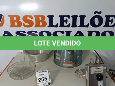 LOTE 255 - 01 FRITADEIRA ELÉTRICA EM INOX MARCA VENÂNCIO. (NO ESTADO) ATENÇÃO! FAZER A VISITAÇÃO ANTES DE ARREMATAR, NÃO SABEMOS SE FUNCIONA. LEILÃO NÃO TEM GARANTIA E NEM DEVOLUÇÃO, SUJEITO A POSSÍVEIS AVARIAS VISÍVEIS/OCULTAS E/OU AUSÊNCIA DE COMPONENTES.