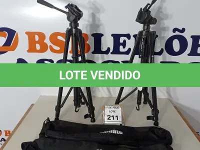 LOTE 211 - 02 TRIPÉS PARA CÂMERAS MARCA TOMATE. (NO ESTADO) ATENÇÃO! FAZER A VISITAÇÃO ANTES DE ARREMATAR, NÃO SABEMOS SE FUNCIONA. LEILÃO NÃO TEM GARANTIA E NEM DEVOLUÇÃO, SUJEITO A POSSÍVEIS AVARIAS VISÍVEIS/OCULTAS E/OU AUSÊNCIA DE COMPONENTES.