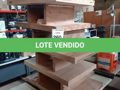 LOTE 260 - 05 EXPOSITORES EM MADEIRA PARA PAREDE. (NO ESTADO) ATENÇÃO! FAZER A VISITAÇÃO ANTES DE ARREMATAR, NÃO SABEMOS SE FUNCIONA. LEILÃO NÃO TEM GARANTIA E NEM DEVOLUÇÃO, SUJEITO A POSSÍVEIS AVARIAS VISÍVEIS/OCULTAS E/OU AUSÊNCIA DE COMPONENTES.