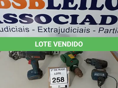 LOTE 258 - 01 ESMERILHADEIRA, 02 PARAFUSADEIRAS E 01 FURADEIRA. (NO ESTADO) ATENÇÃO! FAZER A VISITAÇÃO ANTES DE ARREMATAR, NÃO SABEMOS SE FUNCIONA. LEILÃO NÃO TEM GARANTIA E NEM DEVOLUÇÃO, SUJEITO A POSSÍVEIS AVARIAS VISÍVEIS/OCULTAS E/OU AUSÊNCIA DE COMPONENTES.
