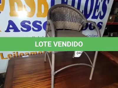 LOTE 042 - 01 CADEIRA JARDIM. (NO ESTADO EM QUE SE ENCONTRA. SUJEITO A AVARIAS OCULTAS/VISÍVEIS.) AV9405E