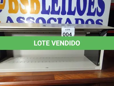 LOTE 004 - 01 ARMÁRIO SUSPENSO. (NO ESTADO EM QUE SE ENCONTRA. SUJEITO A AVARIAS OCULTAS/VISÍVEIS.)