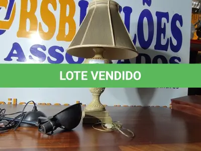 LOTE 023 - 02 ABAJURES (LAMP). (NO ESTADO EM QUE SE ENCONTRA. SUJEITO A AVARIAS OCULTAS/VISÍVEIS.) BF8713L/ AV9683X