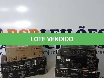 LOTE 241 - 02 TOCA FITAS, 01 TOCA DISCOS E APARELHOS ELETRÔNICOS DIVERSOS COM AVARIAS. (NO ESTADO) ATENÇÃO! FAZER A VISITAÇÃO ANTES DE ARREMATAR, NÃO SABEMOS SE FUNCIONA. LEILÃO NÃO TEM GARANTIA E NEM DEVOLUÇÃO, SUJEITO A POSSÍVEIS AVARIAS VISÍVEIS/OCULTAS E/OU AUSÊNCIA DE COMPONENTES.