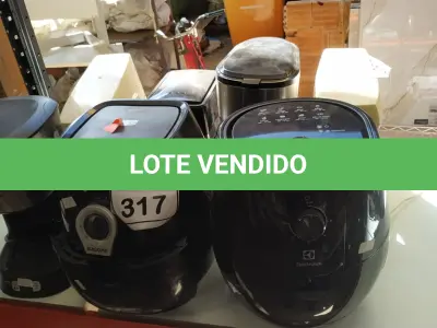 LOTE 317 - 02 BATEDEIRAS, 03 CAFETEIRAS E 02 AIR FRYER INCOMPLETAS. (NO ESTADO) ATENÇÃO! FAZER A VISITAÇÃO ANTES DE ARREMATAR, NÃO SABEMOS SE FUNCIONA. LEILÃO NÃO TEM GARANTIA E NEM DEVOLUÇÃO, SUJEITO A POSSÍVEIS AVARIAS VISÍVEIS/OCULTAS E/OU AUSÊNCIA DE COMPONENTES.