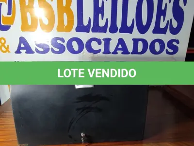 LOTE 028 - 01 ARMÁRIO SUSPENSO. (NO ESTADO EM QUE SE ENCONTRA. SUJEITO A AVARIAS OCULTAS/VISÍVEIS.)