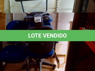 LOTE 300 - 03 CADEIRAS PARA ESCRITÓRIO SENDO 02 PÉS FIXOS E 01 GIRATÓRIA. (NO ESTADO) ATENÇÃO! FAZER A VISITAÇÃO ANTES DE ARREMATAR, NÃO SABEMOS SE FUNCIONA. LEILÃO NÃO TEM GARANTIA E NEM DEVOLUÇÃO, SUJEITO A POSSÍVEIS AVARIAS VISÍVEIS/OCULTAS E/OU AUSÊNCIA DE COMPONENTES.
