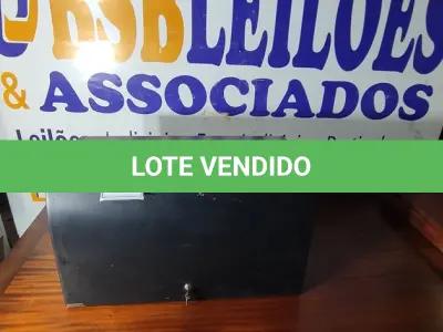LOTE 021 - 01 ARMÁRIO SUSPENSO. (NO ESTADO EM QUE SE ENCONTRA. SUJEITO A AVARIAS OCULTAS/VISÍVEIS.)